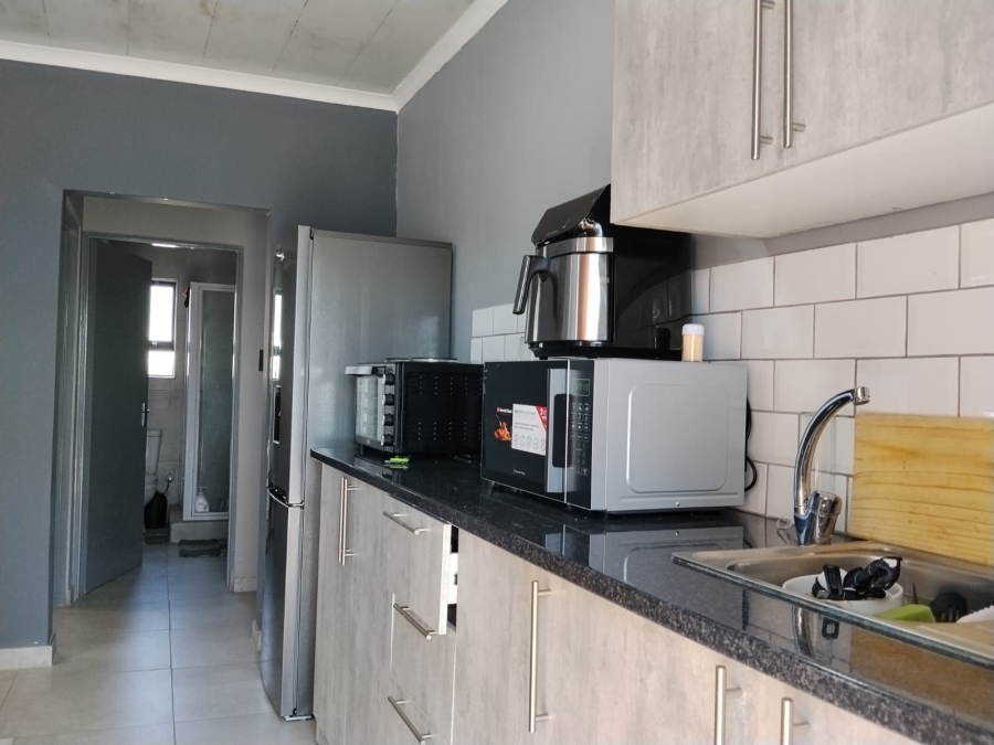 To Let 1 Bedroom Property for Rent in Oos Einde North West